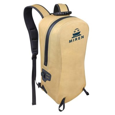屋外スポーツのための軽量の黄色の防水バックパック 13 リットル
