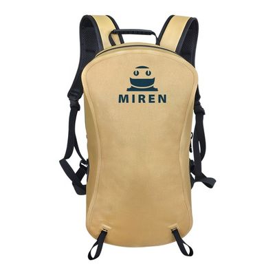 屋外スポーツのための軽量の黄色の防水バックパック 13 リットル