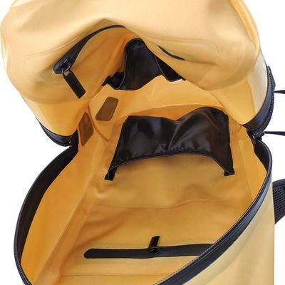 屋外スポーツのための軽量の黄色の防水バックパック 13 リットル